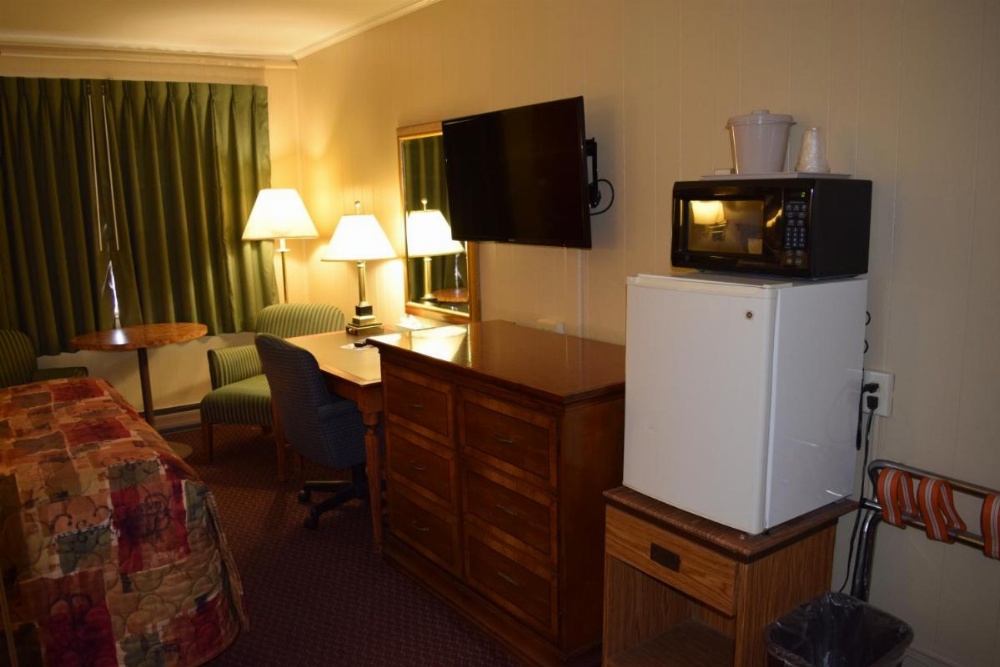 Economy Inn Image 10