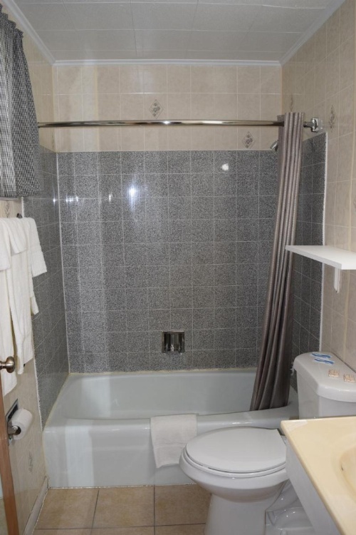 Economy Inn image 15