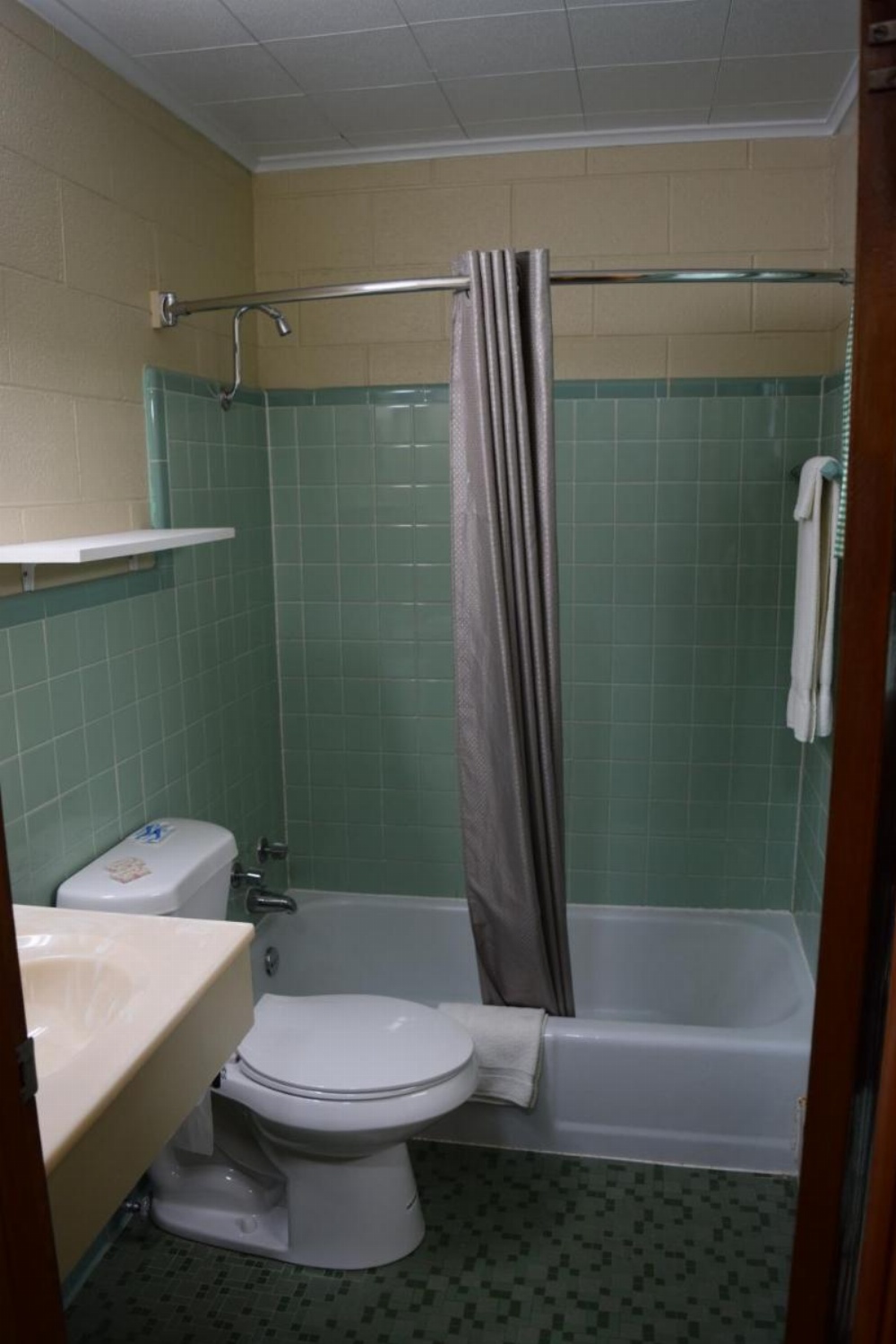 Economy Inn Image 16