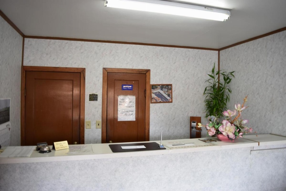 Economy Inn Image 25