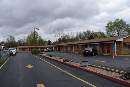 Economy Inn image 5