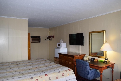 Economy Inn image 6