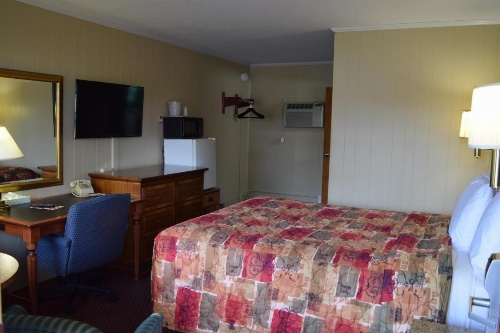 Economy Inn image 8