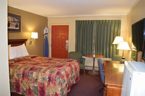 Economy Inn image 9